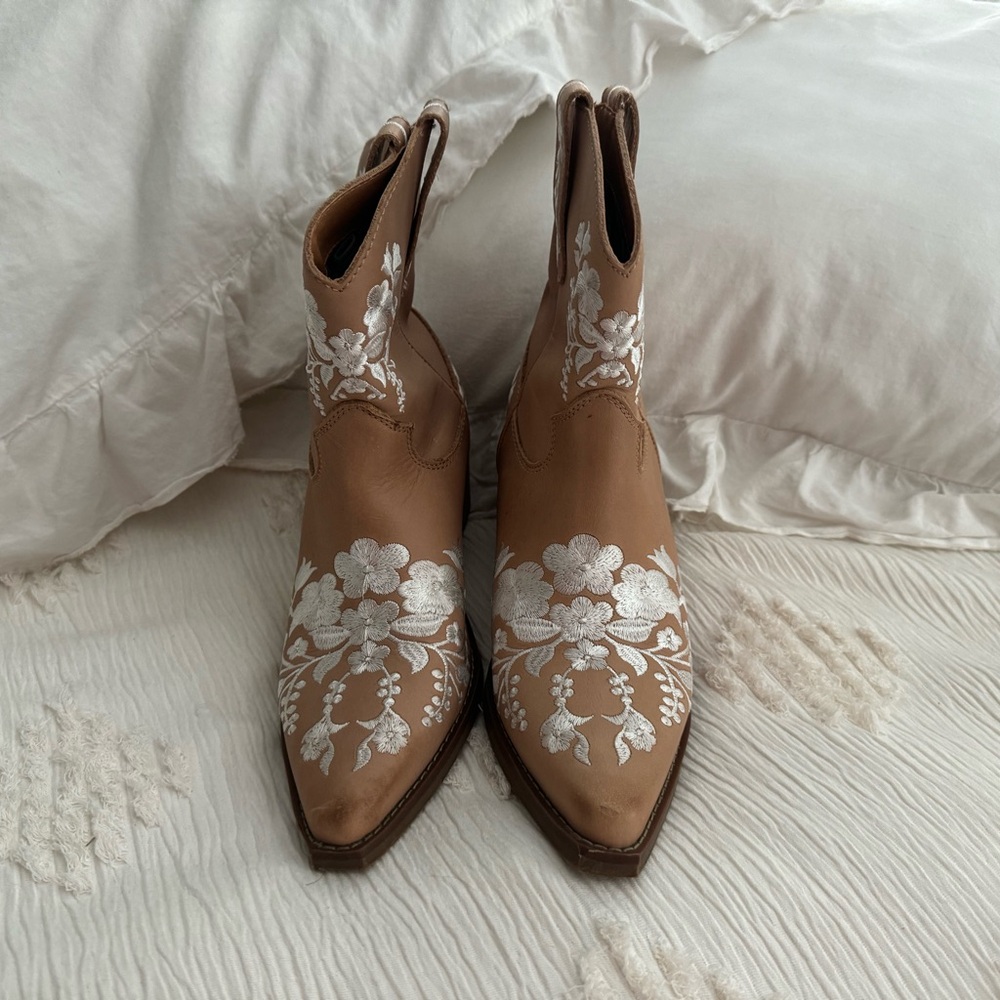 Dingo Short Floral Cowgirl Boots